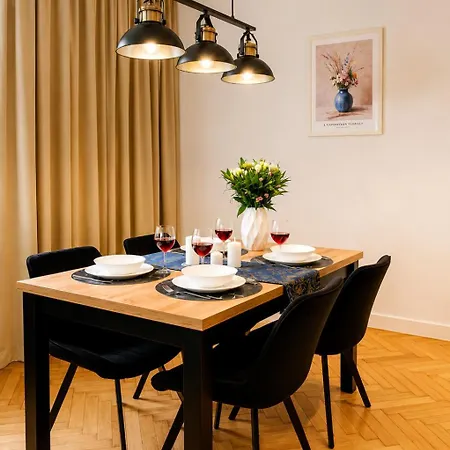 Lumina I Near Museum Of Fryderyk Chopin I Center *